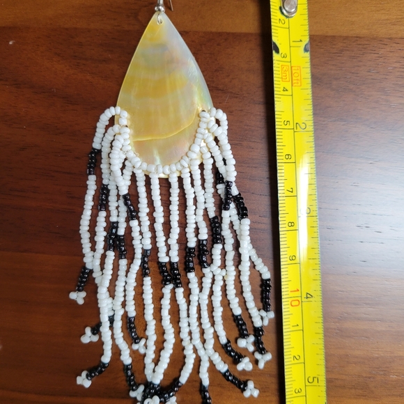 Extra long bead and mother of pearl earrings - Picture 3 of 4